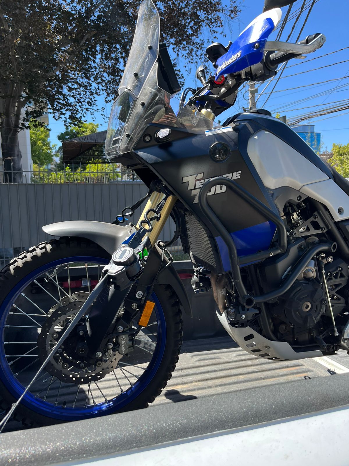 Cómo amarrar una moto en rampla o pickup paso a paso - Cargo Alfa